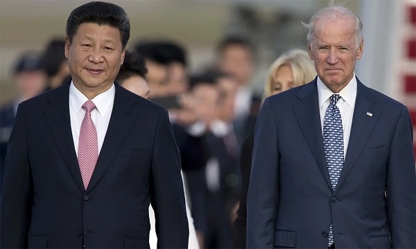 Chủ tịch Trung Quốc Tập Cận Bình (trái) và Joe Biden (phải), khi đó là Phó tổng thống Mỹ,