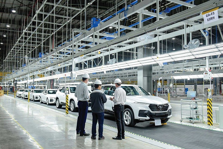 Riêng mảng ô tô, trong tháng 9/2020 VinFast đã bán ra hơn 3.626 xe và đang chạm dần đến mục tiêu trở thành nhà sản xuất ô tô hàng đầu Đông Nam Á vào năm 2025 và hiện thực hóa giấc mơ 