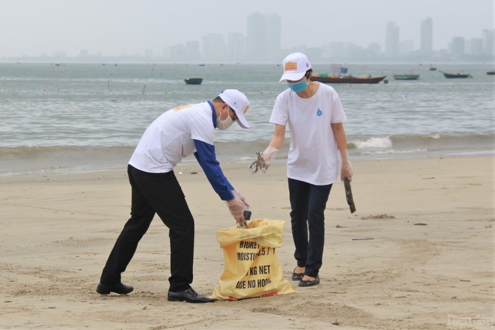 Trong đó, chương trình chú trọng việc thực hiện các yêu cầu về phòng chống dịch COVID-19.