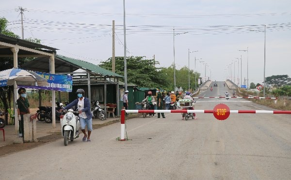 Các địa phương có đường biên giới đang rất vất vã ngăn chặn người nhập cảnh trái phép.