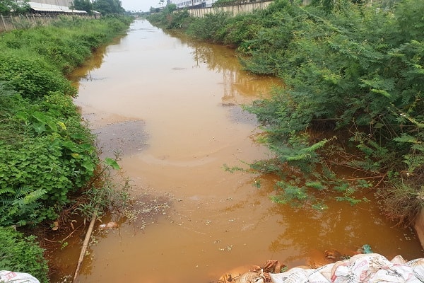 Kênh Cẩm Văn thời điểm dòng kênh bị ô nhiễm