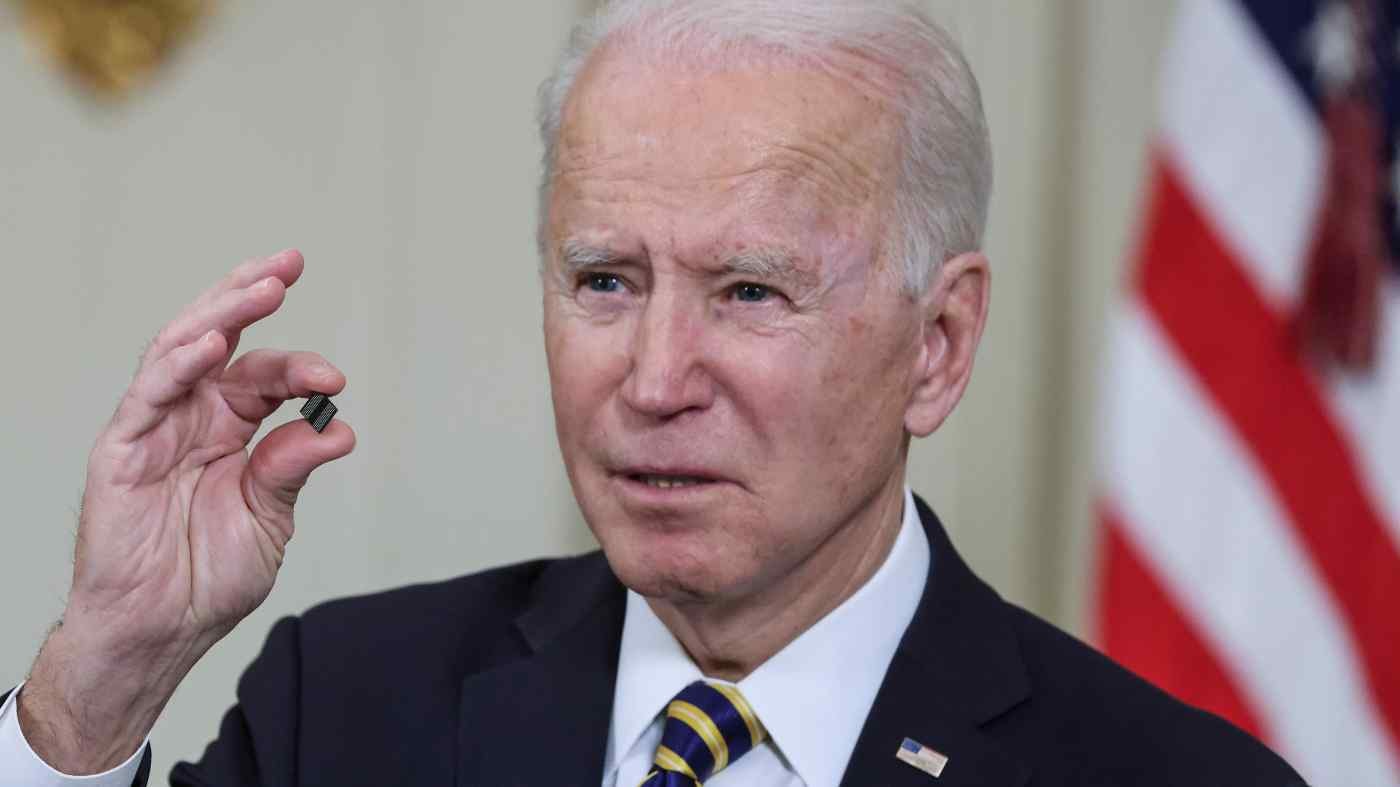 Tổng thống Mỹ Joe Biden phát biểu về tình trạng thiếu chip toàn cầu trước khi ký lệnh điều hành vào ngày 24 tháng 2