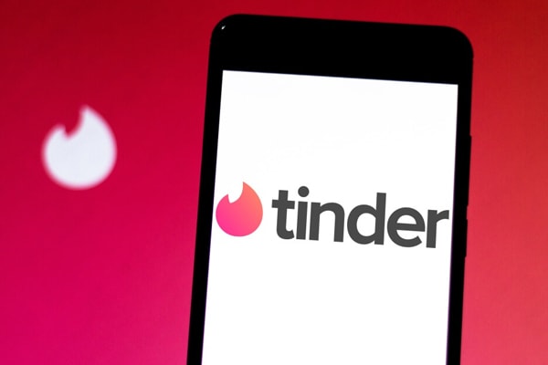 Tinder cho rằng, trong bối cảnh đại dịch, buộc mọi người ở nhà, hẹn hò trực tuyến là cách mọi người tiếp tục giao lưu.