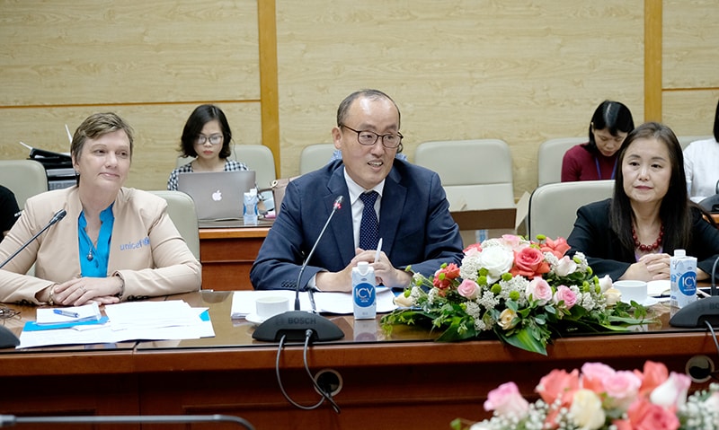 Bà Rana Flowers - Trưởng Đại diện UNICEF, ông Kidong Park - Trưởng Đại diện WHO, bà Naomi Kitahara - Trưởng Đại diện UNPFA trong buổi tiếp và làm việc tại Bộ Y tế.