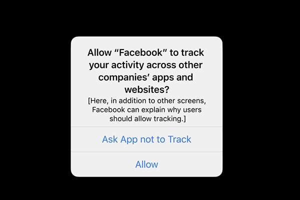 Dòng thông báo Facebook xin cấp quyền theo dõi hoạt động của người dùng, trong tương lai, tất cả các ứng dụng đều bắt buộc phải thông báo cho người dùng về việc thu thập dữ liệu.