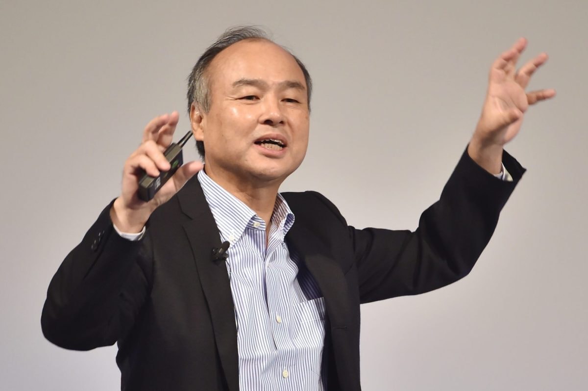 Nhà sáng lập SoftBank Masayoshi Son có bài phát biểu tại Tokyo. Ảnh: AFP.