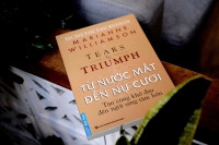 SÁCH HAY CUỐI TUẦN: “Từ nước mắt đến nụ cười”