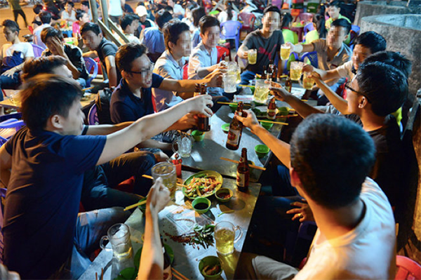 Thói quen ăn uống thiếu khoa học của người Việt Nam (Ảnh minh hoạ)