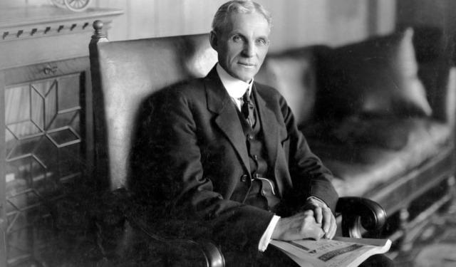 Henry Ford - cha đẻ hãng Ford nổi tiếng cũng là người đã dạy dân Mỹ lái xe