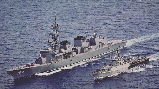 Khu trục hạm Nhật JS Ikazuchi (DD 107) diễn tập cùng khinh hạm Indonesia KRI Sutanto (377) trong cuộc tập trận ở biển Natuna, phía nam Biển Đông hồi tháng 10.2020p/JMSDF