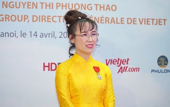 CEO Vietjet Nguyễn Thị Phương Thảo là nữ doanh nhân Việt Nam đầu tiên được Nhà nước Pháp trao Huân chương Bắc đẩu bội tinh.