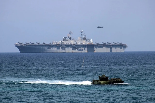 Tàu tấn công đổ bộ USS Wasp trong cuộc tập trận chung Balikatan giữa Mỹ - Philippines năm 2019 (Ảnh: EPA - EFE).