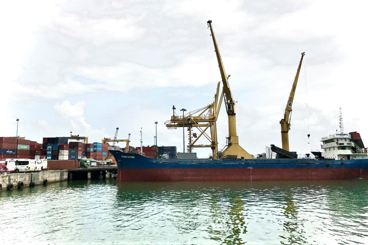 Vì lâu ngày không được nạo vét, duy tu nên cảng Tiên Sa không thể đón các tàu tải trọng lớn.