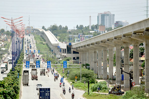 Tuyến metro Bến Thành - Tham lương chậm giải phóng mặt bằng, khiến việc xây dựng tiếp tục trễ hẹn. 