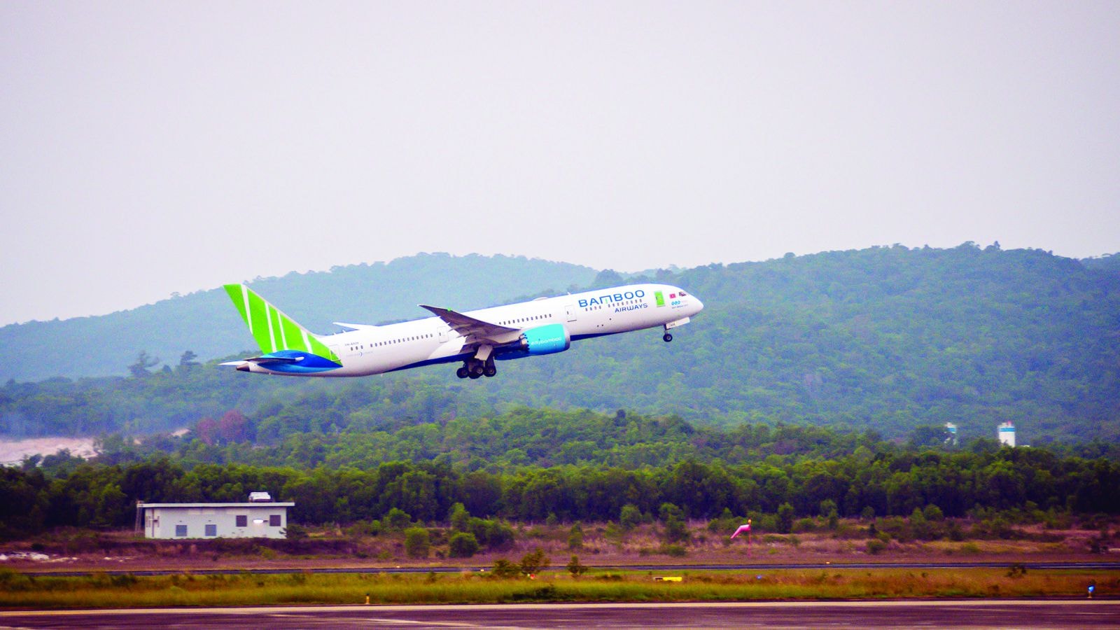 p/Bamboo Airways đang gấp rút triển khai các thủ tục đệ trình xin cấp phép từ các cơ quan chức năng tại Việt Nam và Mỹ để chuẩn bị sẵn sàng cho hoạt động khai thác 