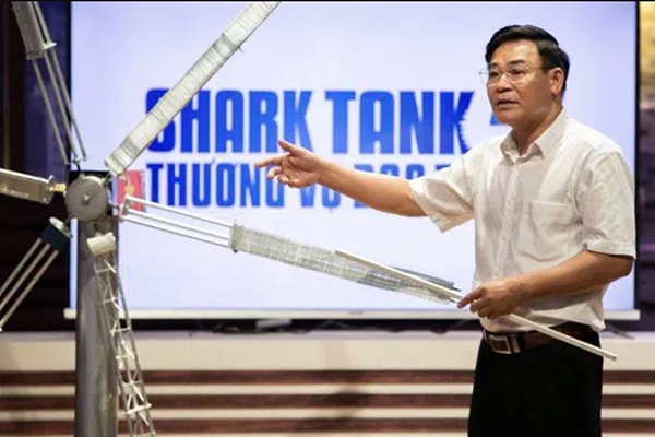 Nhà khoa học Lại Bá Ất từng gây sốc tại Shark Tank khi đưa ra đề nghị 6 triệu USD để đổi lấy 5% cổ phần của dự án chế tạo tuabin gió.