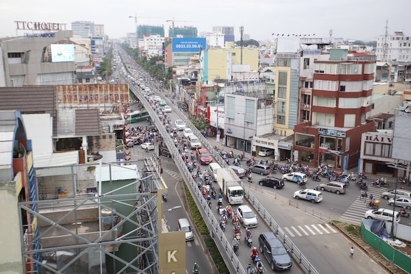 trong 55 dự án được đề xuất ưu tiên đầu tư, đặc biệt có 2 tuyến đường trên cao số 1 (từ Cộng Hòa - Lăng Cha Cả - Điện Biên Phủ - cầu Thủ Thiêm 1) dài khoảng 9,5 km