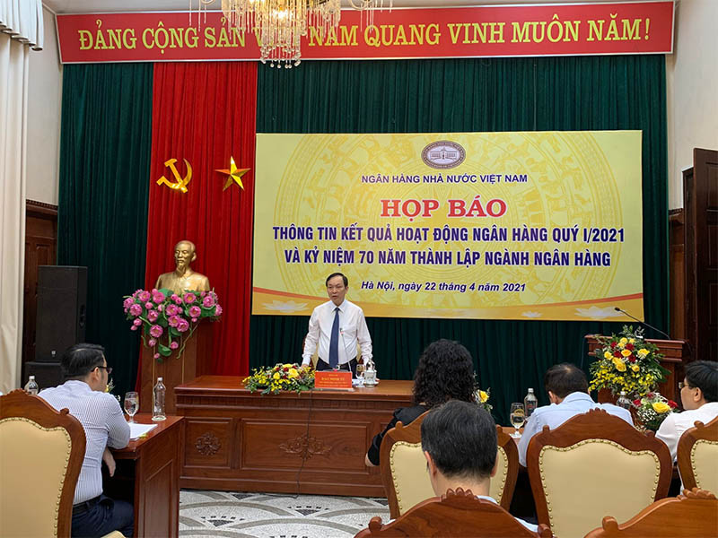 Ông Đào Minh Tú-Phó Thống đốc NHNN phát biểu tại buổi họp báo công bố tình hình quí 