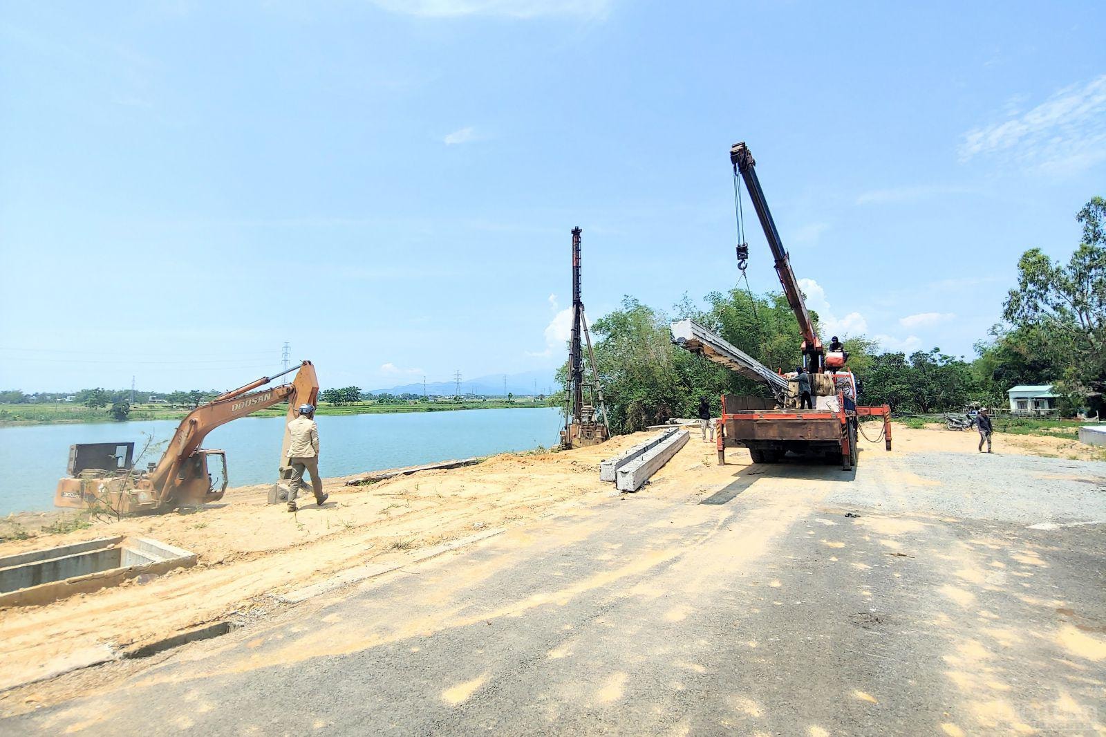 TP. Đà Nẵng thống nhất phương án đền bù mới, tuy nhiên phải chờ đơn vị đo đạc kiểm tra diện tích đất của người dân hiến làm kè chống sạt lở trước đó.