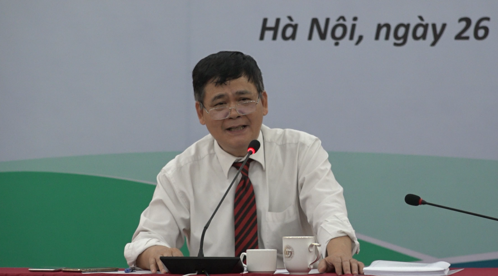  PGS.TS Trần Kim Chung, Phó Viện trưởng CIEM.