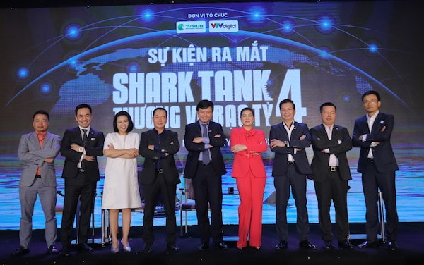 4 vị cá mập của mùa trước là Shark Việt, Shark Hưng, Shark Liên và Shark Nguyễn Hoà Bình vẫn tại vị và đồng hành với bể cá mập mùa 4.