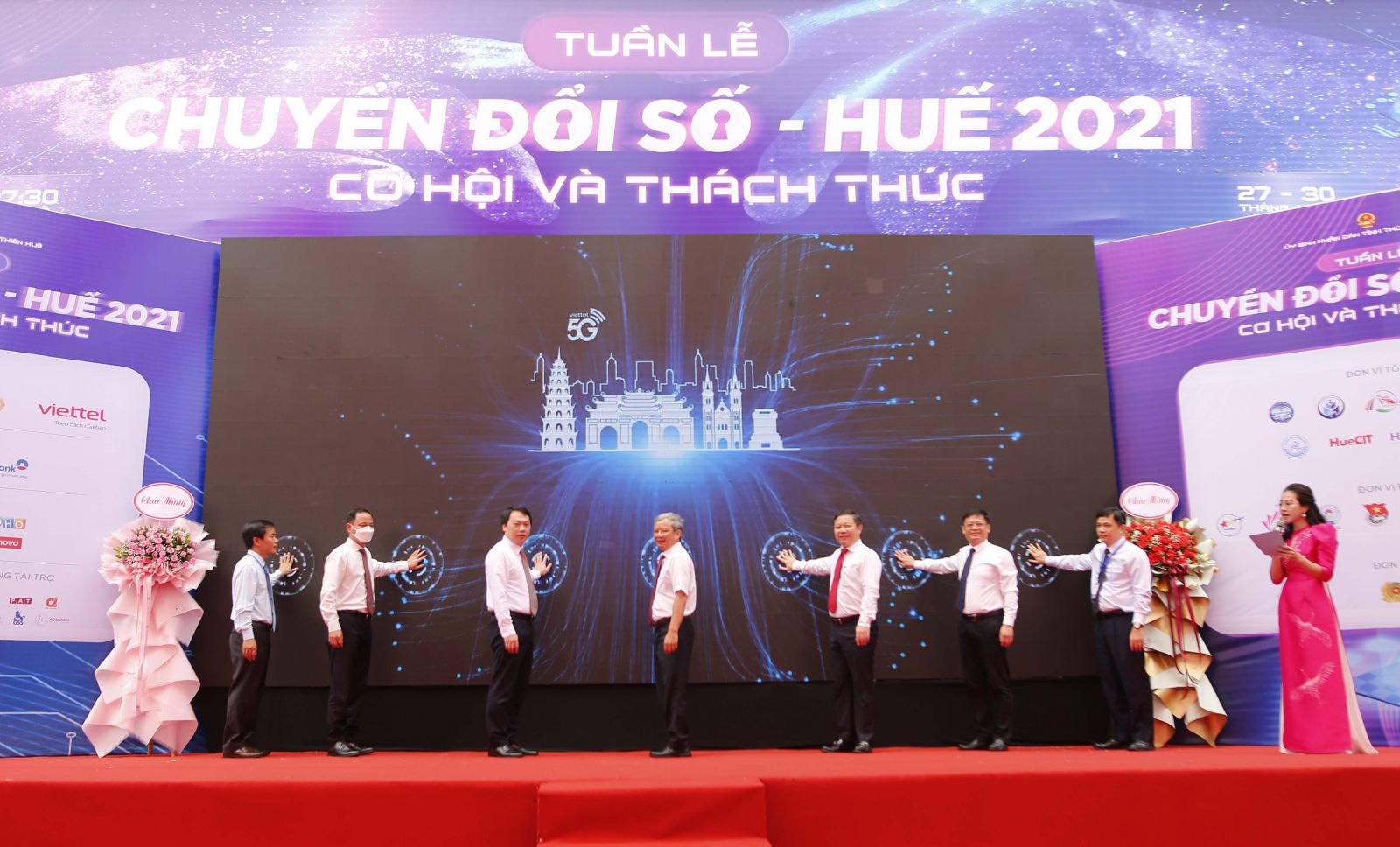 Nghi thức bấm nút khai trương mạng 5G Viettel tại Thừa thiên Huế