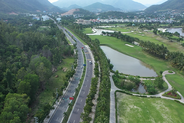 Một góc của sân golf của dự án Khu du lịch và giải trí Sông Lô do Công ty TNHH Hoàn Cầu làm chủ đầu tư. (ảnh Nhiệt Băng)