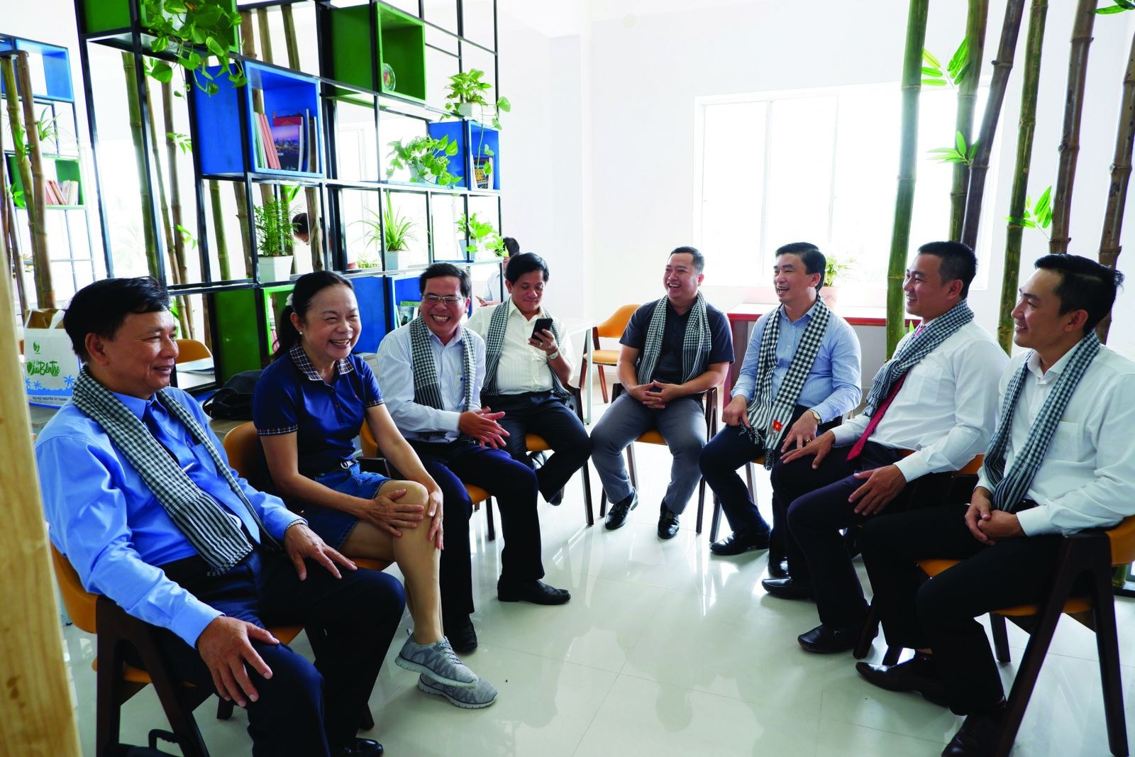 Các doanh nhân giao lưu tại Mekong Innovation Hub.