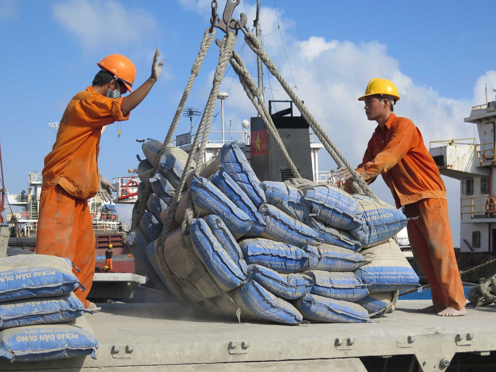 Philippines khởi xướng điều tra chống bán phá giá xi măng Việt Nam.