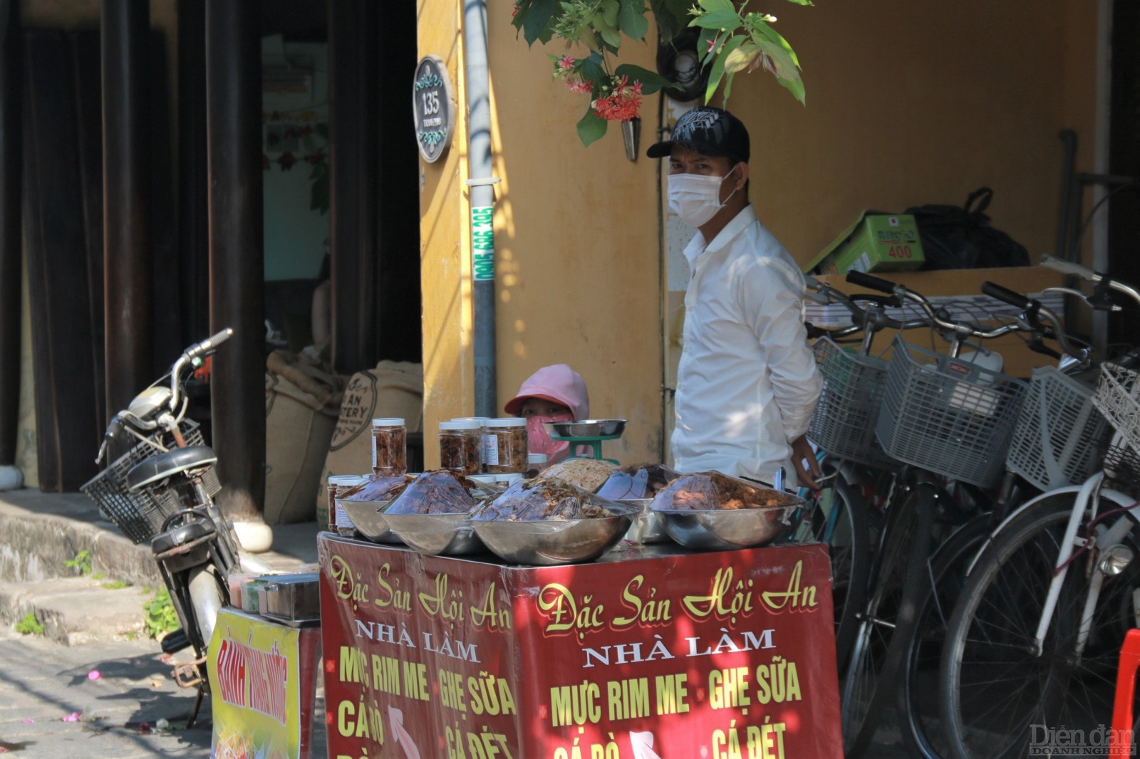 Các hộ kinh doanh tại Hội An cũng nâng cao tinh thần không chủ quan, lơ là với dịch bệnh.