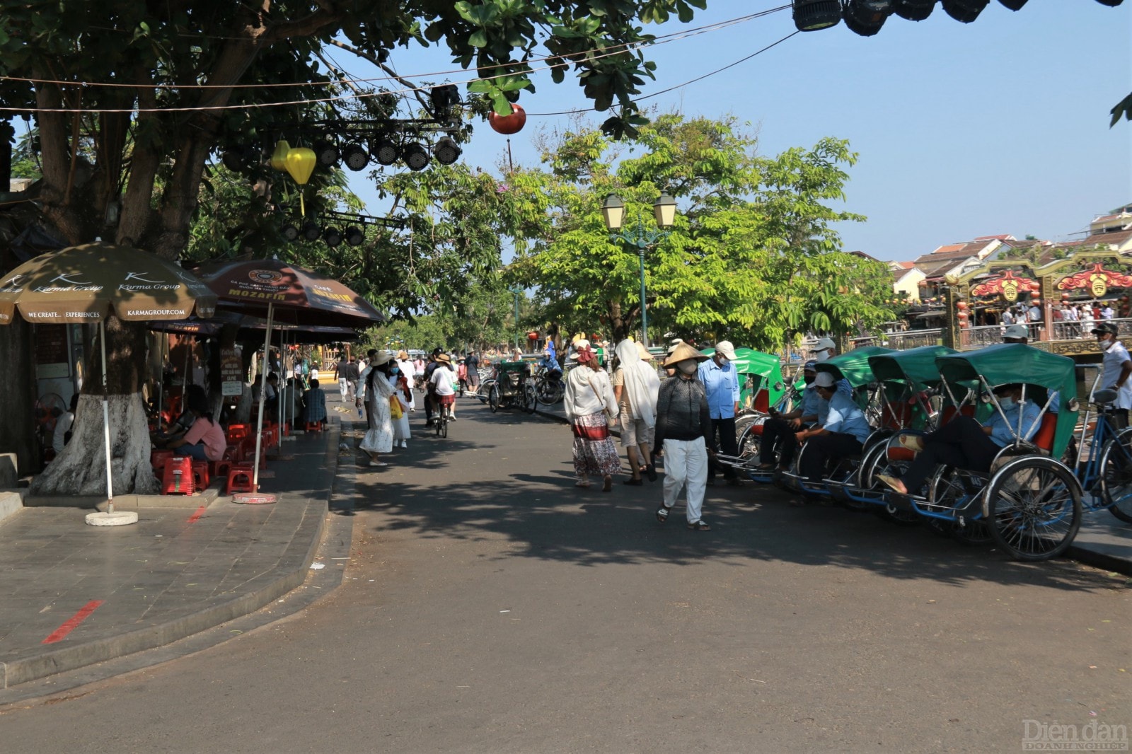 TP. Hội An cũng khuyến cáo người dân kinh doanh cần tuân thủ quy định, chú trọng sát khuẩn, mang khẩu trang khi tiếp xúc với du khách.