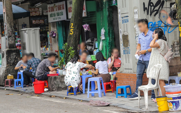 Từ 17h hôm nay, Hà Nội tạm dừng quán ăn đường phố, trà đá, cà phê vỉa hè.