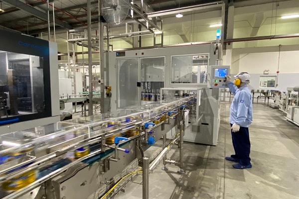 Nhà máy sữa bột Việt Nam ứng dụng công nghệ 4.0 trong sản xuất, đảm bảo sản phẩm đạt chất lượng khi đến tay người tiêu dùng.