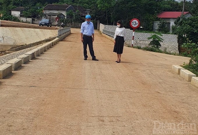 Theo cán bộ xã Thành Thọ thì tuyến đường đi qua mặt đập đã được giới hạn trọng tải nên không có tình trạng xe quá tải đi qua