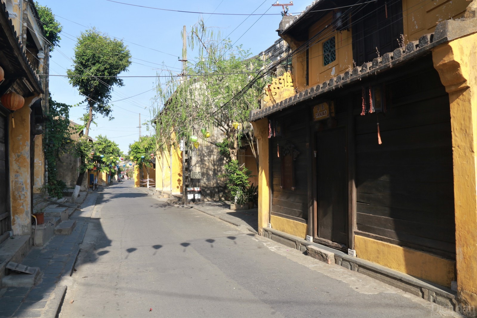Các điểm tham quan im thin thít, không có khách tham quan.