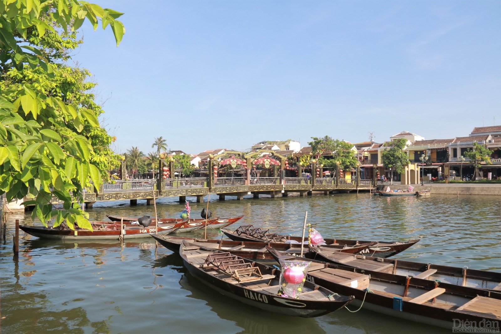 Nhiều hoạt động lễ hội, tham quan tại Hội An được quy định không tập trung quá 30 người. Tuy nhiên, khách du lịch hiện tại chẳng đến nổi con số ấy.