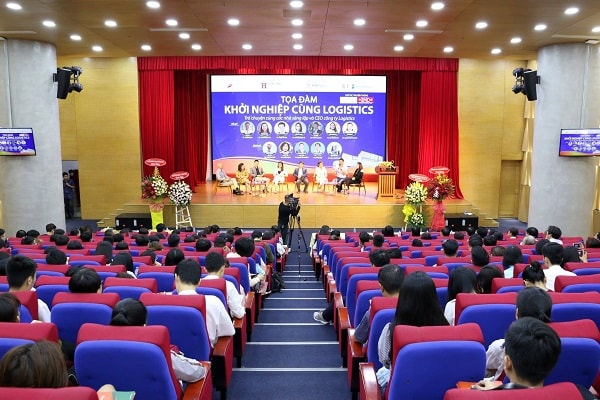 Các buổi tọa đàm cùng doanh nhân, doanh nghiệp giúp giảng viên và sinh viên gắn kết, có thêm thông tin phục vụ hoạt động giảng dạy, hướng nghiệp và khởi nghiệp trong lĩnh vực logistics