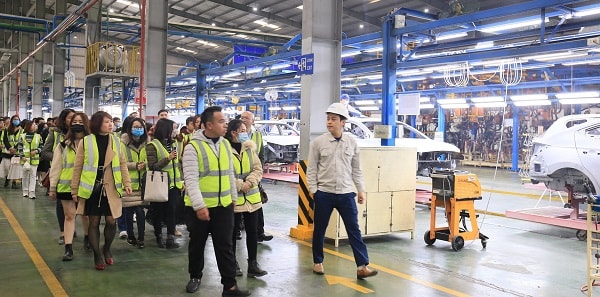 Tham quan thực tế các nhà máy, đơn vị sản xuất để hiểu rõ thêm quy trình, nhu cầu đối với hoạt động logistics của doanh nghiệp