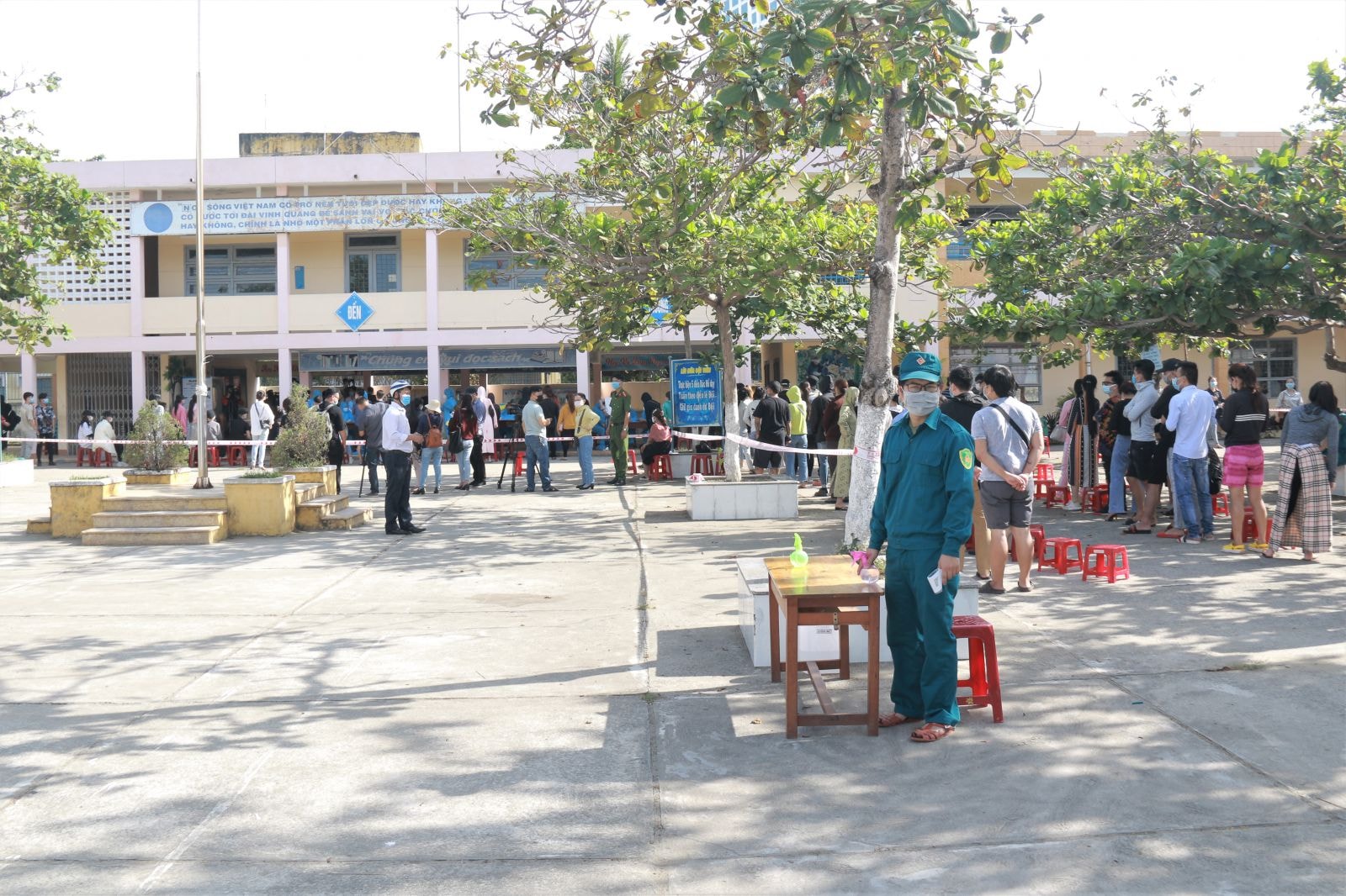 Đà Nẵng tiến hành lấy mẫu xét nghiệm đối với các trường hợp là nhân viên, phục vụ quán karaoke, bar, pub, spa,... để truy vết COVID-19.