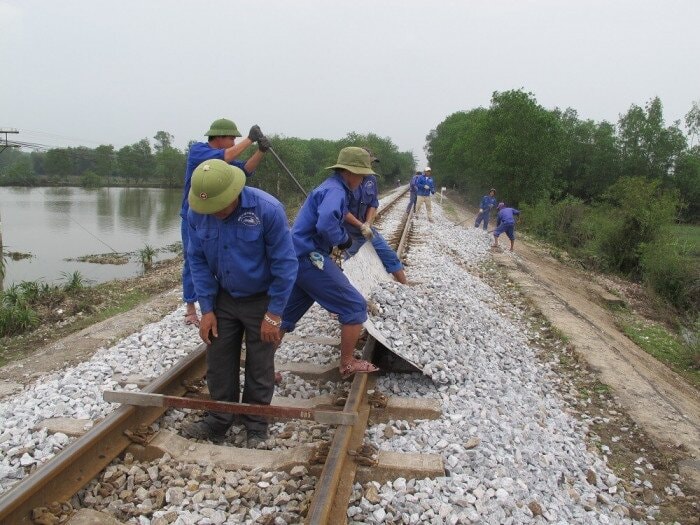 Cấp thiết ưu tiên bố trí vốn và các cơ chế mở đầu tư hạ tầng đường sắt mới mong đem lại đột phá. Ảnh: vốn cấp cho bảo trì, đường sắt thấp, chỉ đủ duy trì đảm bảo an toàn