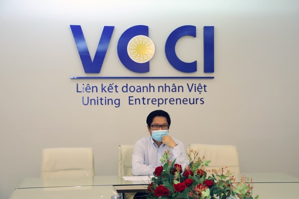 Chủ tịch VCCI, TS. Vũ Tiến Lộc tham dự cuộc họp trực tuyến với ABEC.