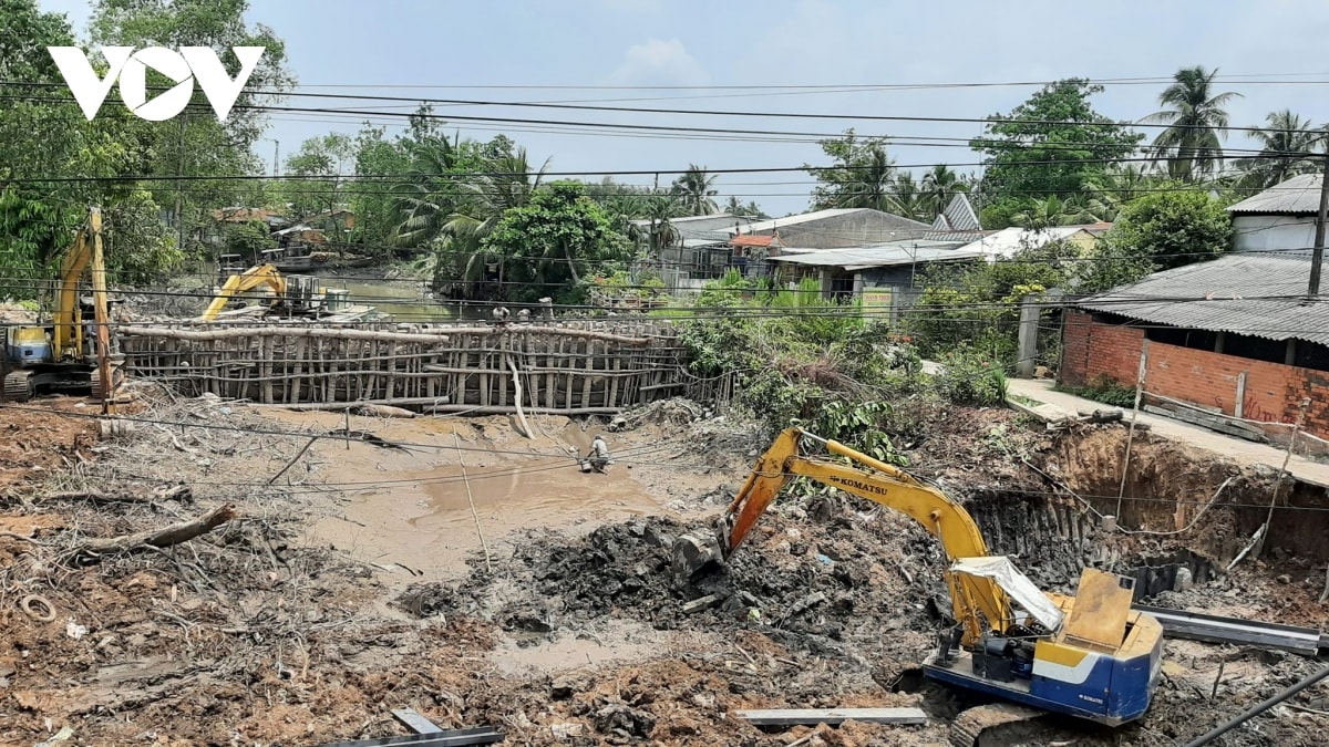 Một công trình ngăn mặn, trữ ngọt tại huyện Cái Bè, Tiền Giang.