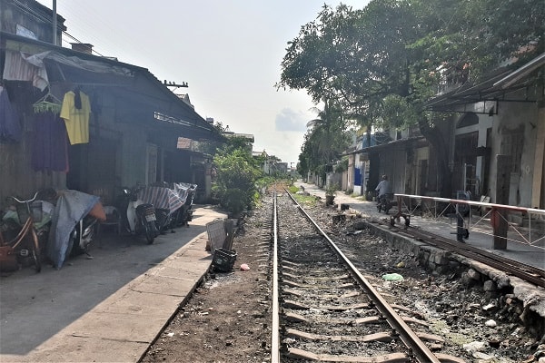 Hàng trăm hộ dân quanh dự án tại Thành phố Uông Bí Quảng Ninh đi không được ở không xong. Ảnh Lê Cường