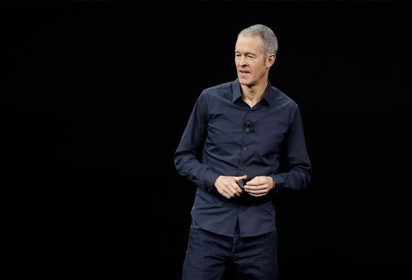 Jeff Williams nằm trong kế hoạch của Apple để thay thế CEO Tim Cook. Ảnh: AP, Bloomberg.