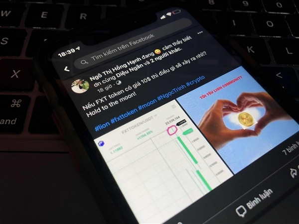 Bài viết chụp màn hình, gắn tên các nghệ sĩ vẫn được nhóm tham gia sàn coin đa cấp chia sẻ sau khi loạt bài quảng cáo bị xóa.