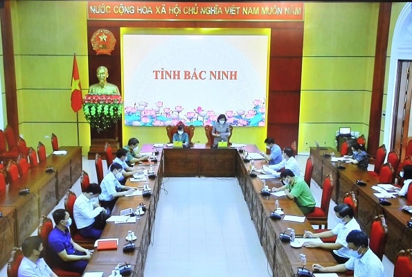 Đại diện Lãnh đạo tỉnh Bắc Ninh kiến nghị Bộ Công Thương ban hành khung hướng dẫn xây dựng kịch bản ứng phó, như giãn cách dây chuyền sản xuất, tổ chức sản xuất…. với dịch bệnh phù hợp với diễn biến từng giai đoạn làm cơ sở để các địa phương triển khai thực hiện.