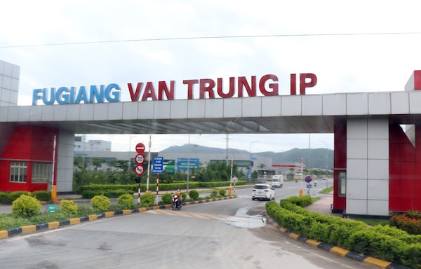 Khu công nghiệp Vân Trung với 90.000 công nhân đã tạm ngừng hoạt động từ sáng 18/5. 