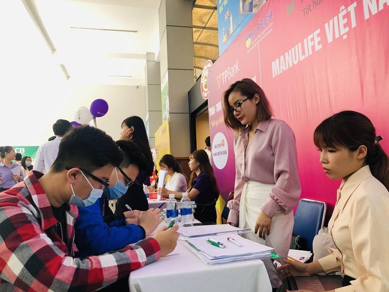 Bất chấp dịch bệnh, các doanh nghiệp lớn và các doanh nghiệp khởi nghiệp có tiềm lực tài chính tốt đang cần tuyển ứng viên với số lượng lớn. Ảnh: PHONG ĐIỀN
