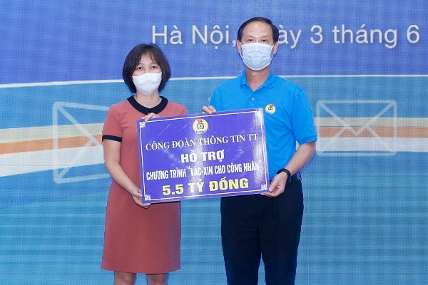 Công đoàn thông tin TT ủng hộ 5,5 tỷ đồng.