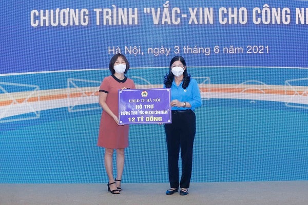 LĐLĐ TP Hà Nội ủng hộ 12 tỷ đồng.